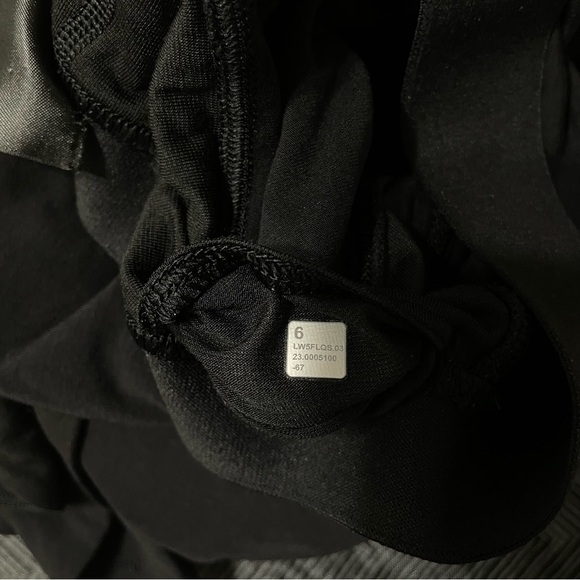 Lululemon High Rise Base Layer Tight Black Jersey Size 6 Running Hiking Travel - Picture 8 of 9